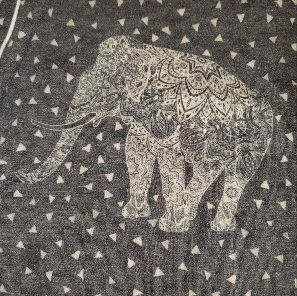 Elephant Print Top Express Large - Picture 2 of 5